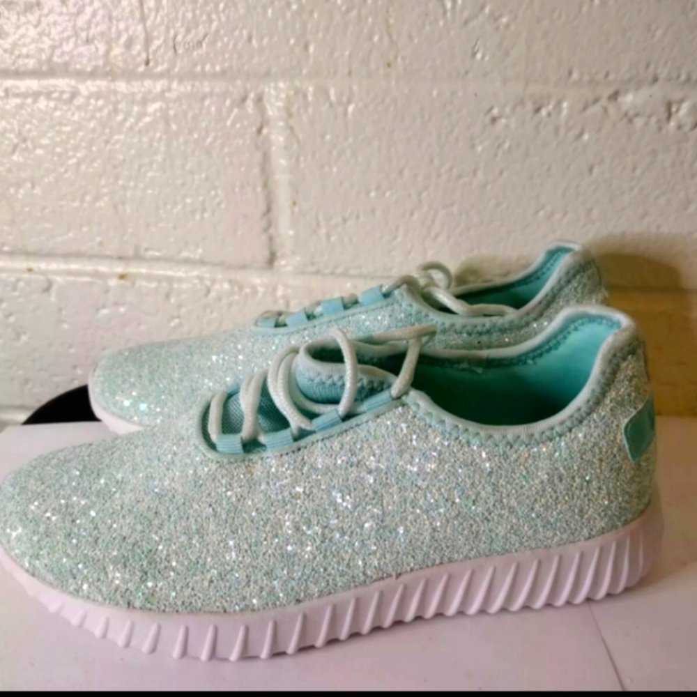 Forever Link Women's Glitter Fashion Sneakers Blue/Teal Glitter Size 8.5.